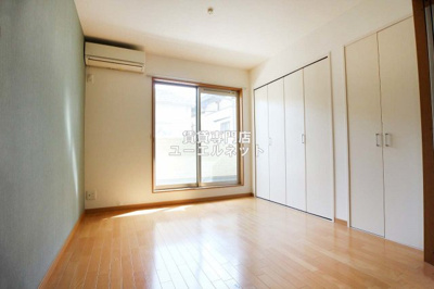 【寝室】 | KTIレジデンス江坂 | 明るく開放感のある居室で、自分だけのくつろぎ空間を。