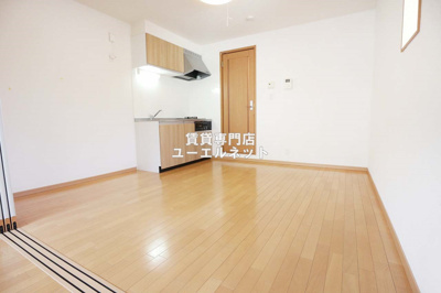 【居間・リビング】 | KTIレジデンス江坂 | ゆったりとくつろげる、落ち着きのある居室空間です