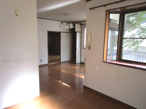 鴻巣市登戸　中古住宅の居間・リビング