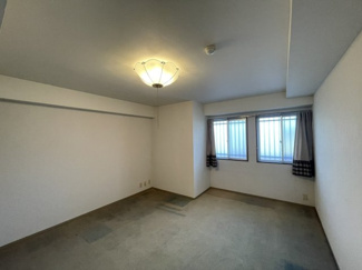 【洋室】 | エスカール白浜12階　中古リゾートマンション | 二面窓完備の洋室！