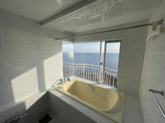【浴室】 | エスカール白浜12階　中古リゾートマンション | 海を背景にゆっくりくつろげるお風呂です(^^♪