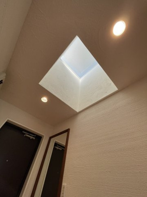 【その他】 | エスカール白浜12階　中古リゾートマンション | 玄関すぐ真上には天窓がございます！