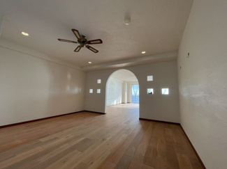 【洋室】 | エスカール白浜12階　中古リゾートマンション | 洋室への入り口がお洒落な造り♪
