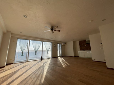 【居間・リビング】 | エスカール白浜12階　中古リゾートマンション | 開放感あるLDK♪