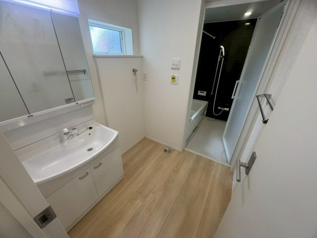 久留米市安武町安武本第3の独立洗面台