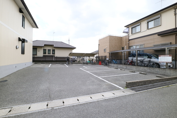 ヴァンコリーヌの駐車場