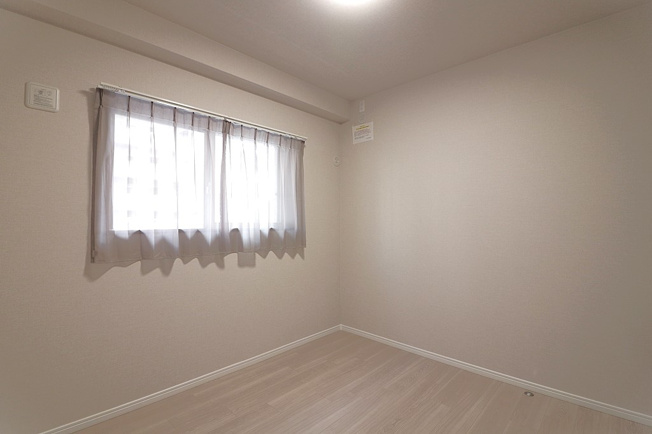 【洋室】 | エスリード阿波座 | 洋室　約４．５帖　書斎、テレワークスペースやお子様の学習スペースとしても活躍します