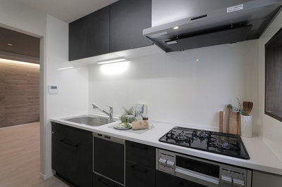 【キッチン】 | エスリード阿波座 | 窓の有るキッチン♪換気良好！
システムキッチン新調いたしました。浄水器・食洗機付です。