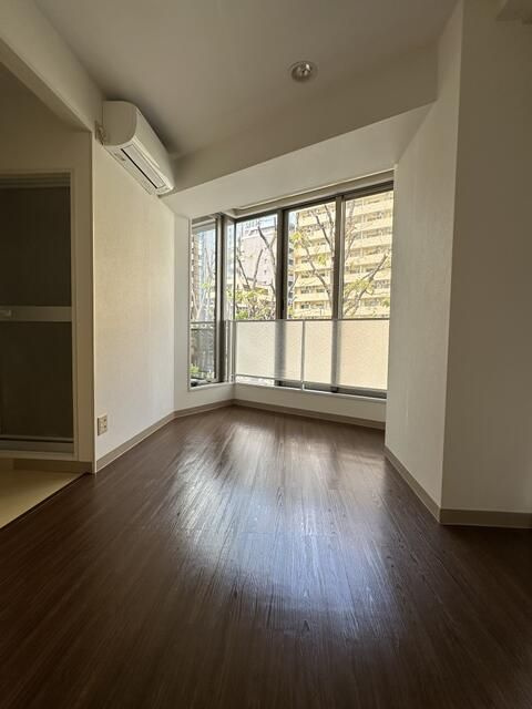 １００　ロイヤルガーデンⅡの居間・リビング