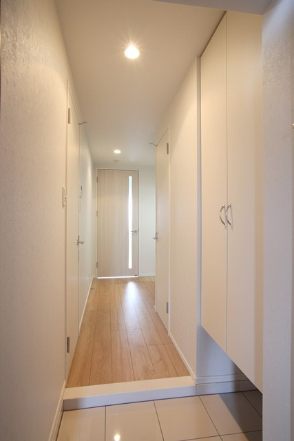 エンクレスト博多LIBERTYの玄関|収納もある玄関です