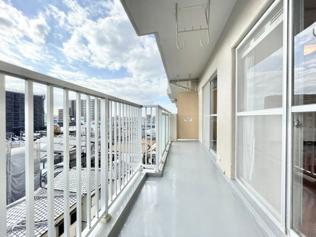ファースト香里園ハイツのバルコニー|陽当たり良好なバルコニーです