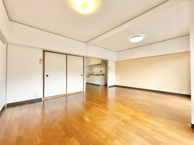 ファースト香里園ハイツの居間・リビング|ゆったり過ごせるリビングです