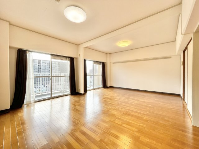 ファースト香里園ハイツの居間・リビング|使いやすいリビングです