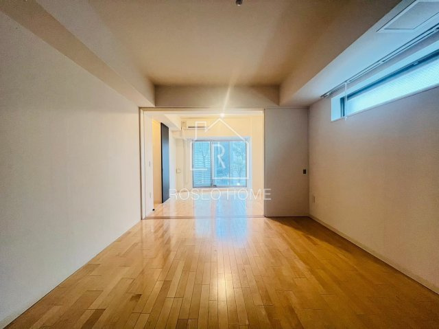 パウゼ堺筋の居間・リビング|同マンション別部屋：参考写真