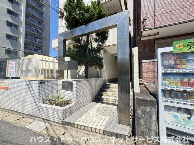 ジュネパレスコージーキャビンのエントランス