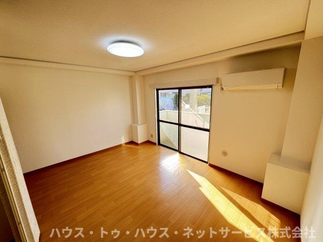 ジュネパレスコージーキャビンの居間・リビング