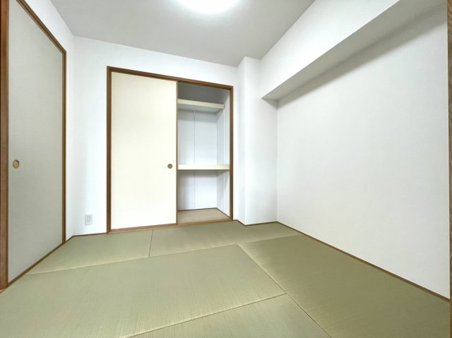 ポレスタータワー出島水辺の森の和室|4.5帖の和室空間です。畳は表替しております。