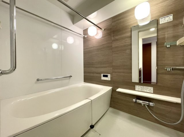 ポレスタータワー出島水辺の森の浴室|1400×1800の広々とした浴室空間です。追い炊き機能付きで家族数が多い世帯も安心です。