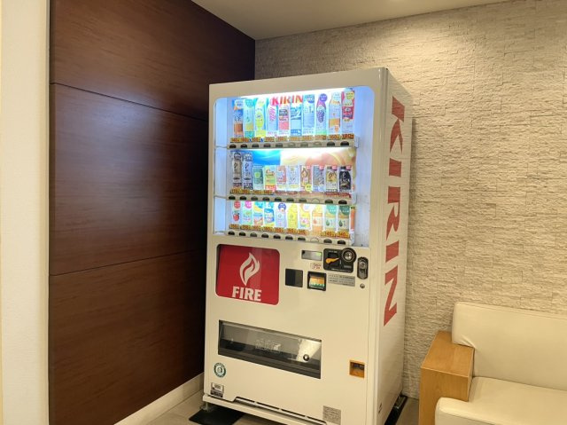 ポレスタータワー出島水辺の森のその他共用部分|エントランス内には自動販売機が設置されております。