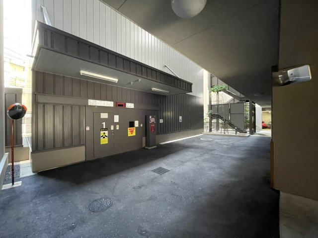 ポレスタータワー出島水辺の森の駐車場|南側タワー式駐車場の入庫口を撮影したものです。