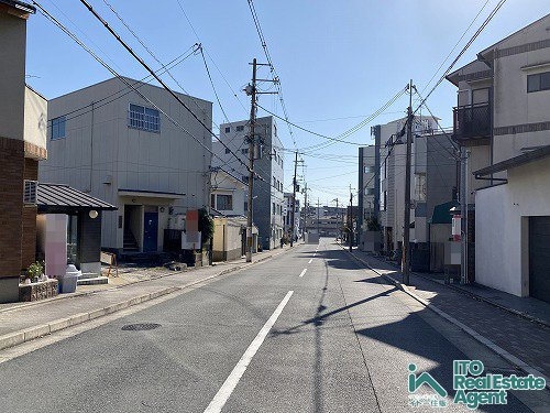 上・東柳町 中古戸建の前面道路含む現地写真