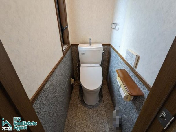 上・東柳町 中古戸建のトイレ