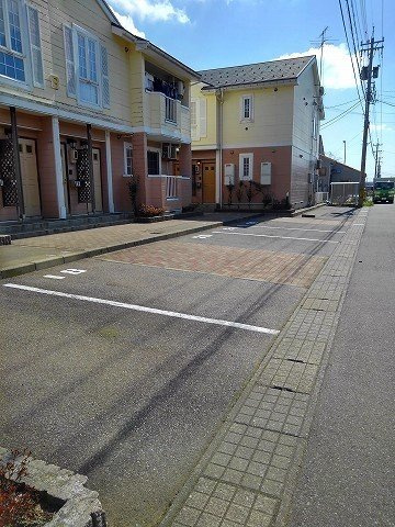 ヴィラ　カリョウビンガΒの駐車場