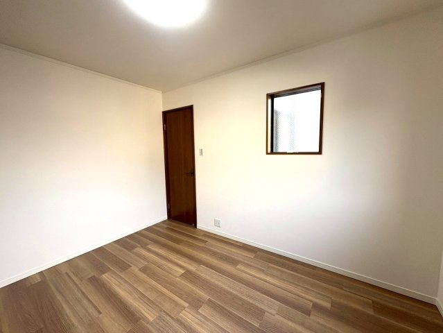 ◆２０２５年９月リフォーム完了◆全居室６帖以上のロフト付き◆収納豊富◆宇治市五ケ庄大林の洋室|洋室