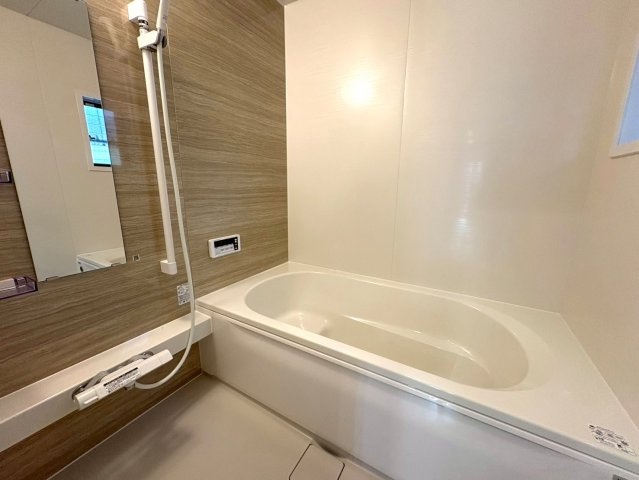 ◆２０２５年９月リフォーム完了◆全居室６帖以上のロフト付き◆収納豊富◆宇治市五ケ庄大林の浴室|浴室