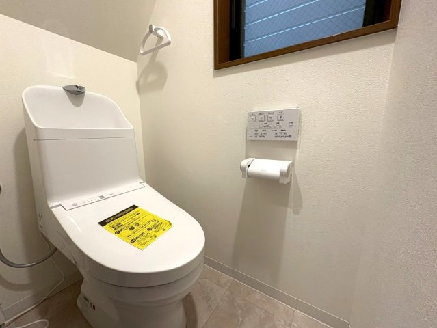 ◆２０２５年９月リフォーム完了◆全居室６帖以上のロフト付き◆収納豊富◆宇治市五ケ庄大林のトイレ|トイレ