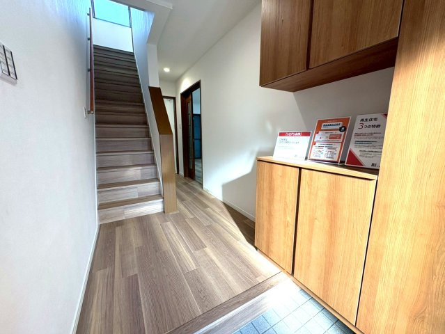 ◆２０２５年９月リフォーム完了◆全居室６帖以上のロフト付き◆収納豊富◆宇治市五ケ庄大林の玄関|玄関