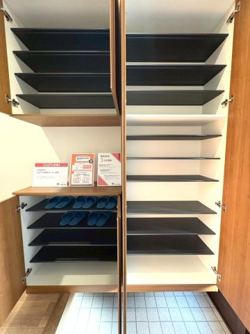◆２０２５年９月リフォーム完了◆全居室６帖以上のロフト付き◆収納豊富◆宇治市五ケ庄大林の収納|シューズボックス