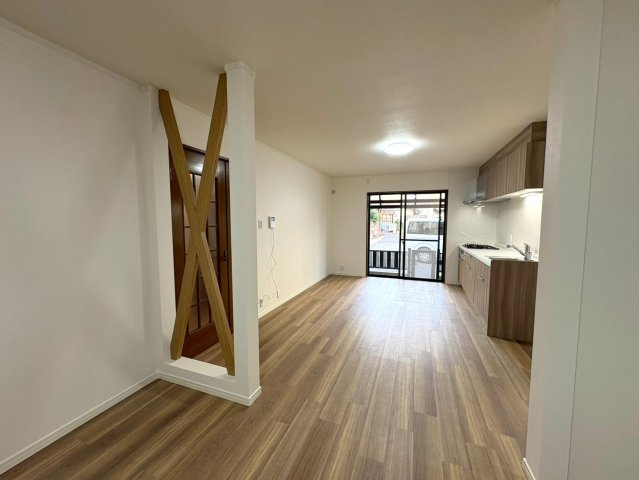 ◆２０２５年９月リフォーム完了◆全居室６帖以上のロフト付き◆収納豊富◆宇治市五ケ庄大林の居間・リビング|リビング