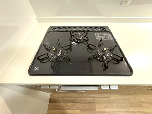 ◆２０２５年９月リフォーム完了◆全居室６帖以上のロフト付き◆収納豊富◆宇治市五ケ庄大林のキッチン|コンロ