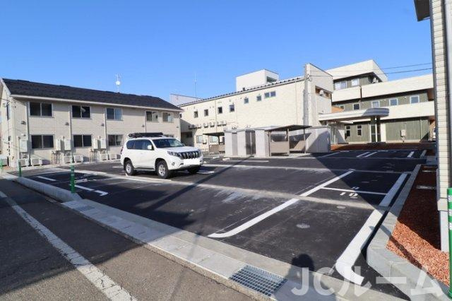 リナーシェ Aの駐車場