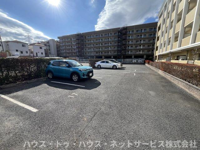 シャルマンフラットリヴァーⅡの駐車場