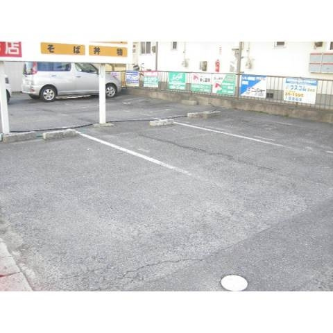 ファミールハイツＡの駐車場