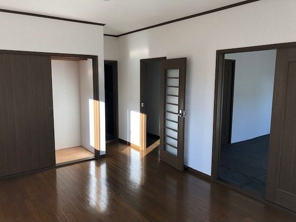 フリーデン E棟の居間・リビング