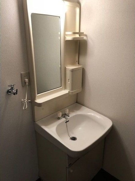フリーデン E棟の独立洗面台