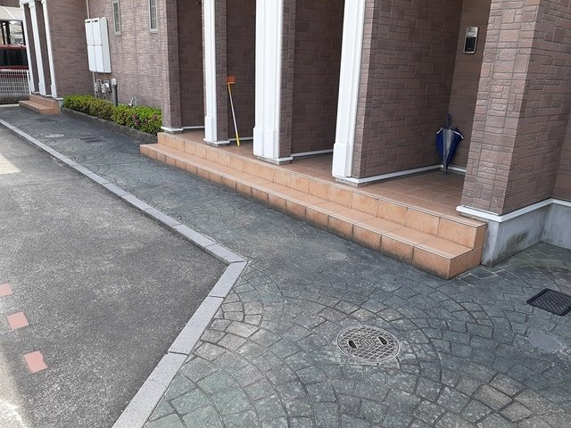 さくら荘のエントランス|ゆとりのあるエントランスです