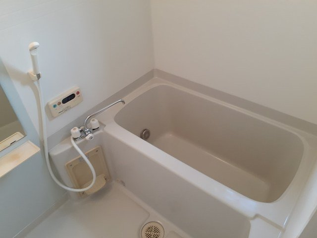 さくら荘の浴室|コンパクトで使いやすいお風呂です