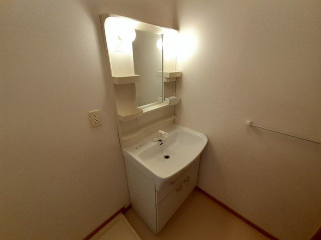 さくら荘の洗面所|コンパクトで使いやすい洗面所