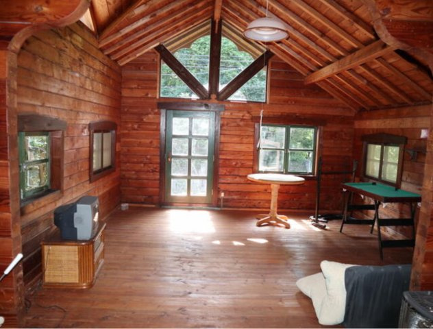 高島市今津町深清水中古ログハウスの居間・リビング