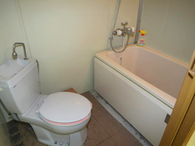 高島市今津町深清水中古ログハウスの浴室|ユニットバス