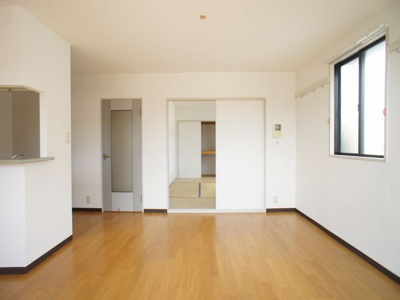 【居間・リビング】 | ラフォーレいずみ野B | 会話をしながらお料理できる♪