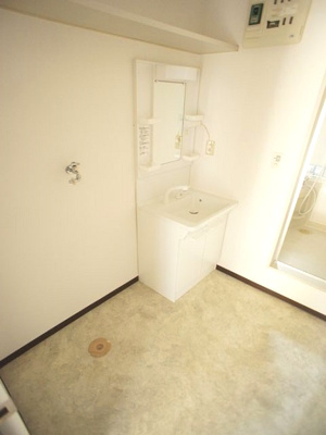 【独立洗面台】 | ラフォーレいずみ野B | 洗髪洗面化粧台と洗濯機置き場があります♪