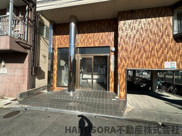 大東市寺川３丁目2棟レジデンスのエントランス