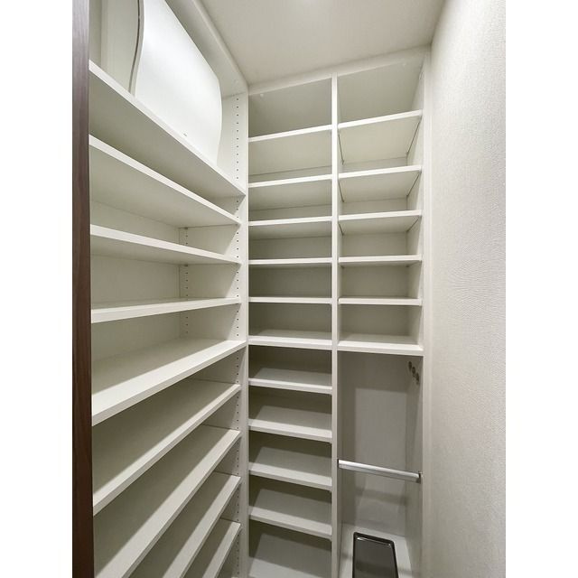 コンフォリア北沢の設備|■人感照明センサー玄関■シューズインクローゼット