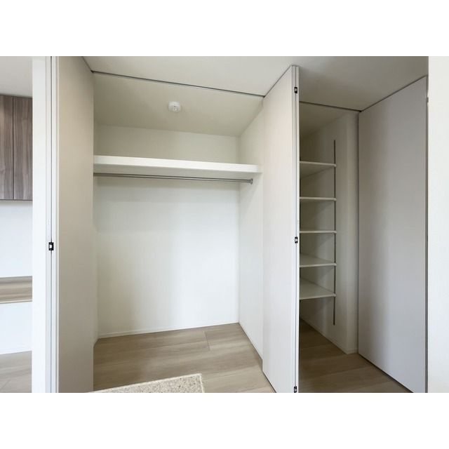 コンフォリア北沢の収納|■洋室■クローゼット収納