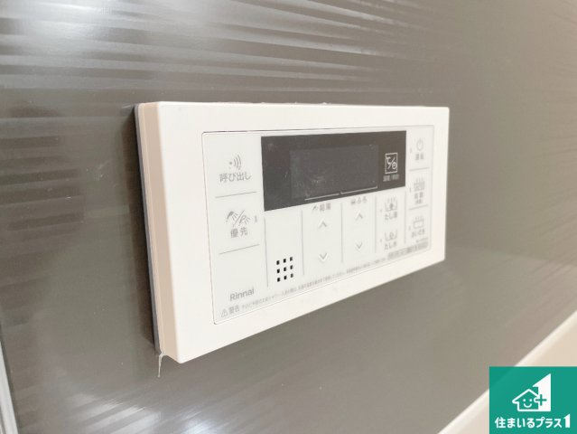 藤井寺市道明寺　第5期　新築一戸建てのキッチン|リビングと統一感があり、使い勝手のいいキッチン。広々としているので、二人並んで作業が出来ちゃいます。お子様と一緒に色々なお料理に挑戦できるスペースがあります。